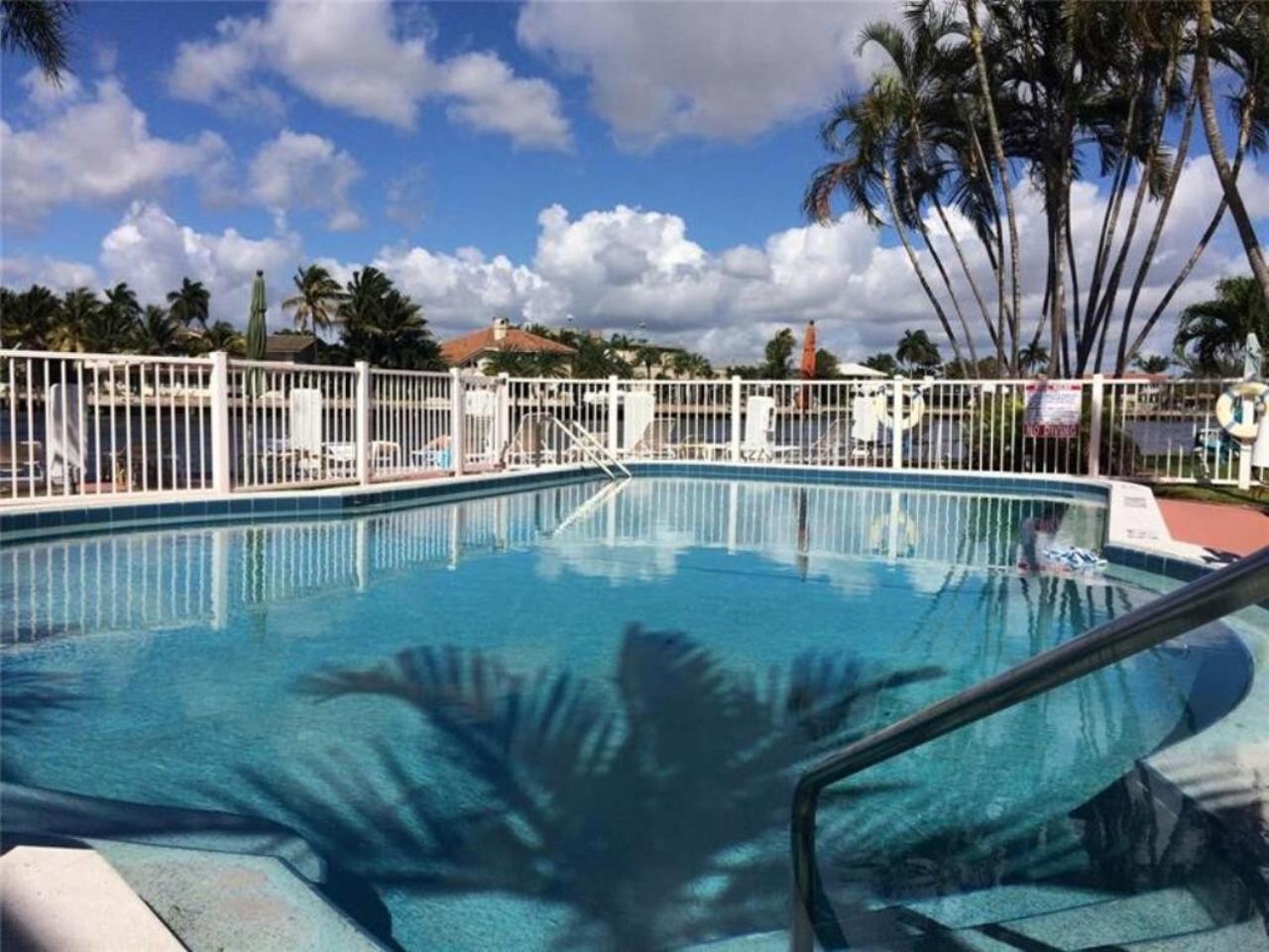 Studio Intracoastal Views! 5 Min Walk To The Beach Villa Pompano Beach Eksteriør billede